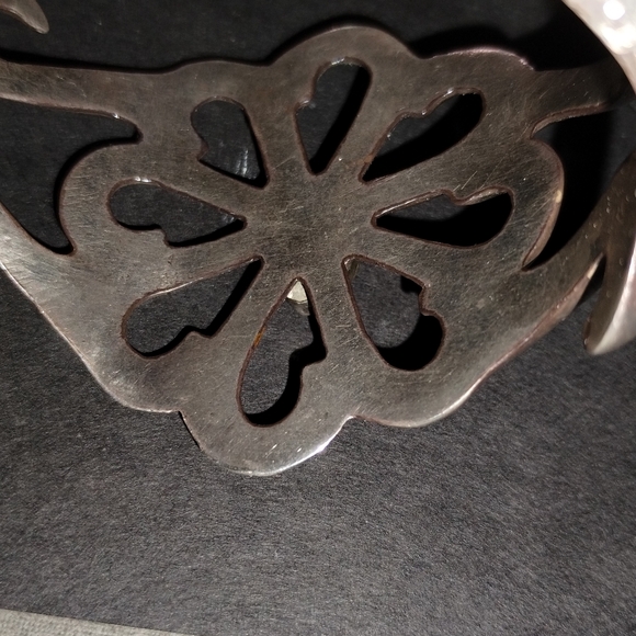 Authentic Sandcast Navajo cuff with genuine turquoise! Vintage/Antique - Picture 6 of 14